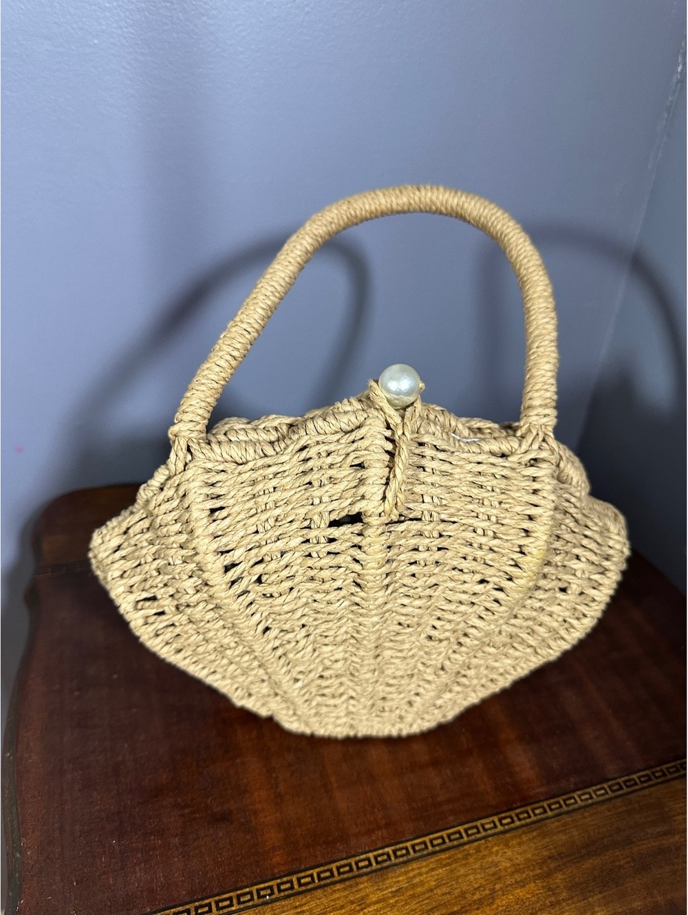 Wicker Seashell shaped Handbag Purse W/Pearl Detail